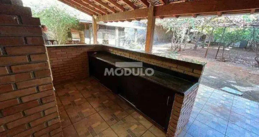 Casa comercial para alugar na Rua Lirios Azuis, --, Cidade Jardim, Uberlândia
