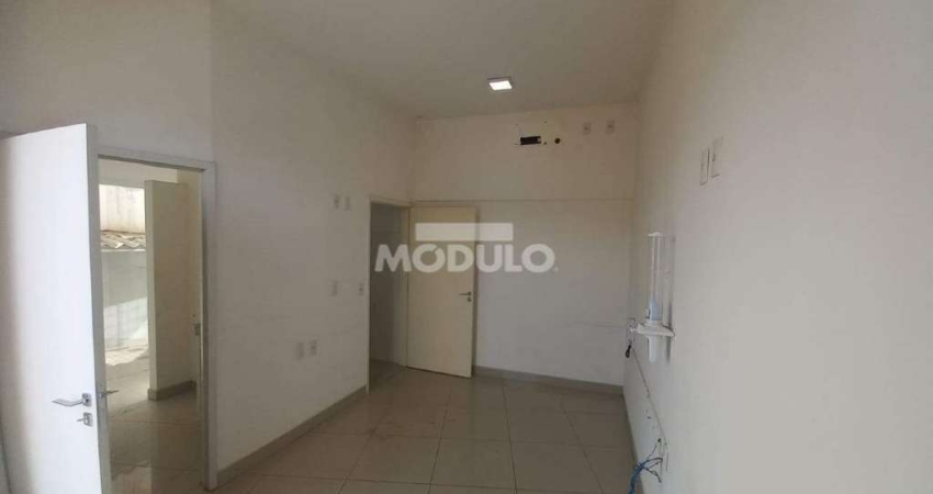 Casa comercial para locação, bairro Segismundo Pereira