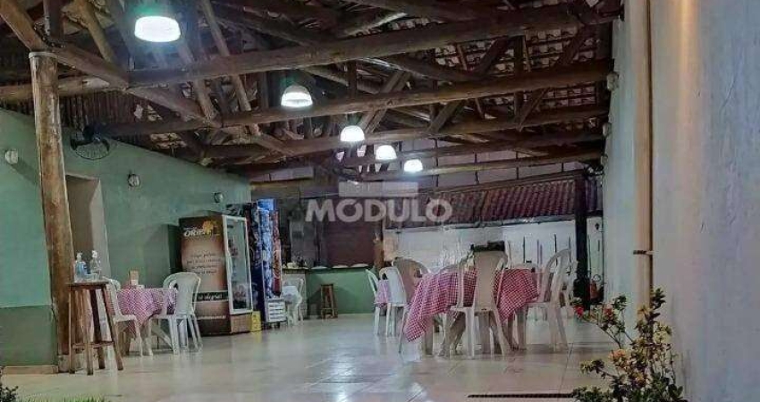 Casa comercial para locação Bairro Daniel Fonseca