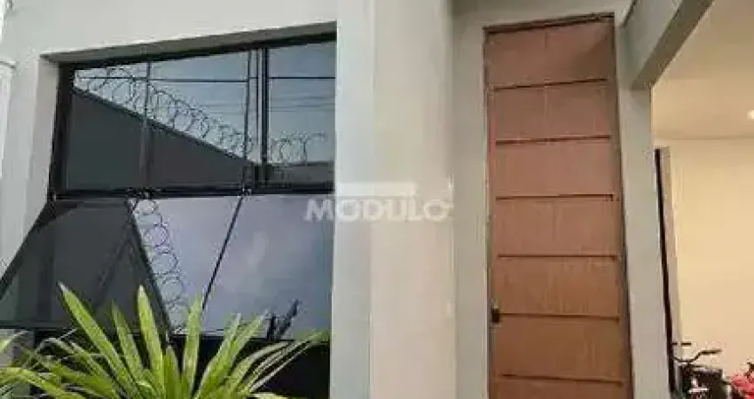 Casa residencial para locação, bairro Novo Mundo com 4 quartos