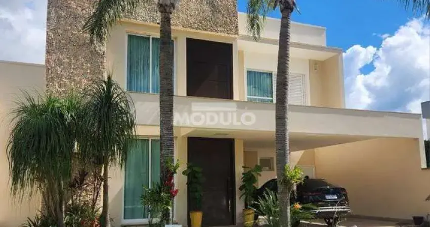 Casa em condomínio para locação, bairro Aclimação com 3 suítes