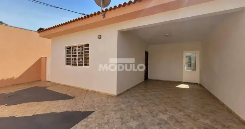 Casa residencial para locação, bairro Cidade Jardim com 3 quartos