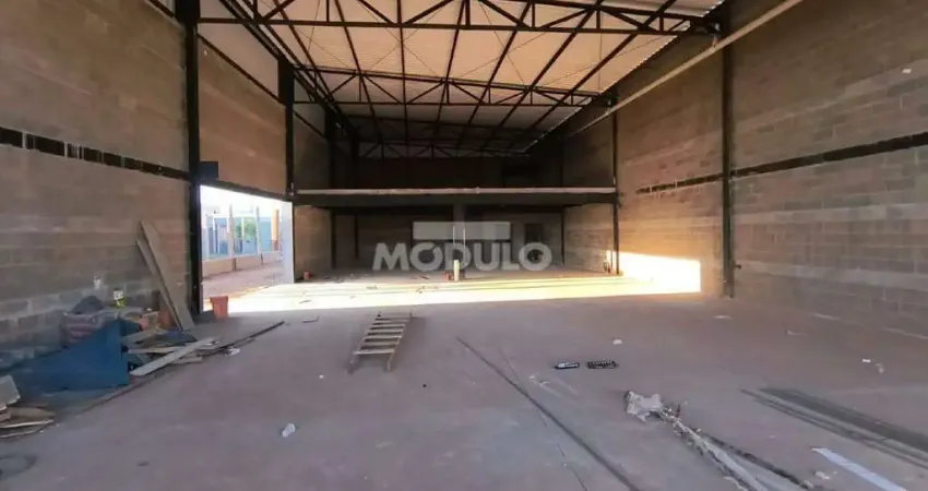 Barracão / Galpão / Depósito para alugar na Avenida Victor Alves Pereira, --, Novo Mundo, Uberlândia
