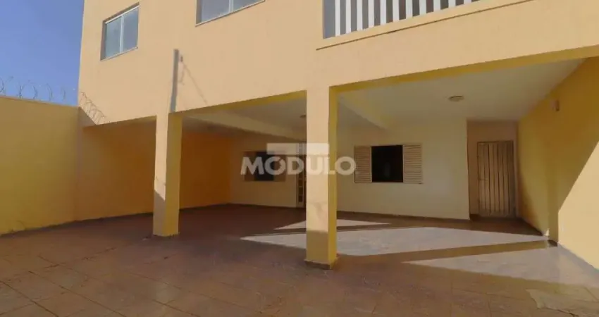 Casa à venda na Avenida Belarmino Cotta Pacheco, --, Santa Mônica, Uberlândia