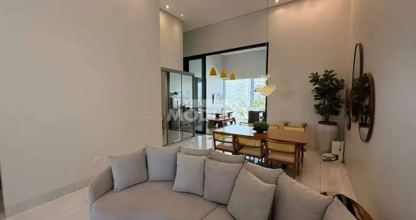 Casa em condomínio para locação, bairro Shopping Park com 3 suítes