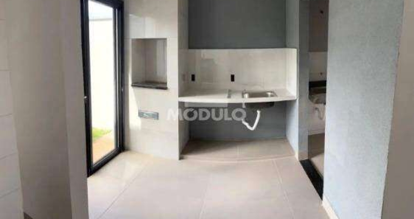SOBRADO à venda, 3 quartos, 1 suíte, 2 vagas, Laranjeiras - Uberlândia/MG