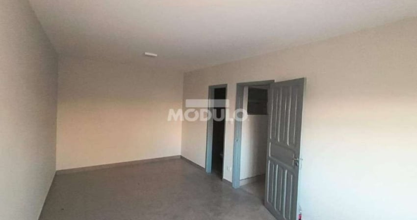 Casa residencial para locação no centro com 2 quartos