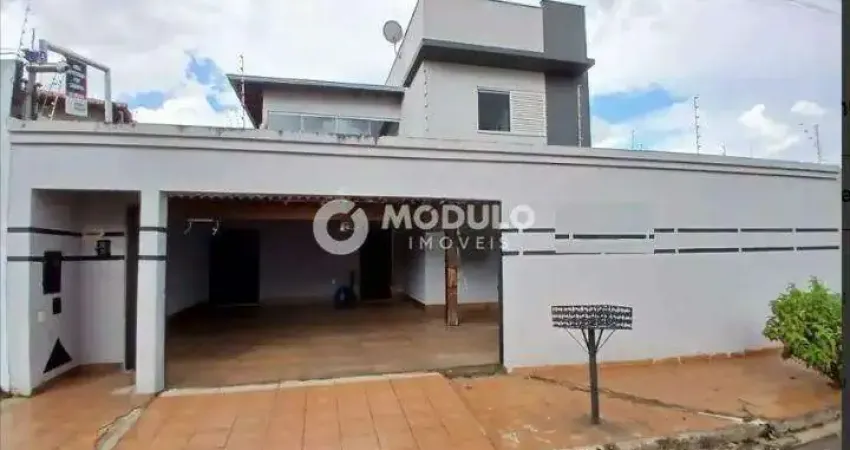 Casa com 5 quartos para alugar na Rua Varsóvia, --, Jardim Europa, Uberlândia