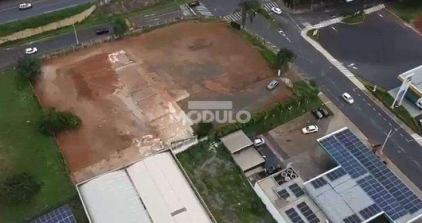 Terreno comercial para alugar na Avenida Floriano Peixoto, --, Brasil, Uberlândia