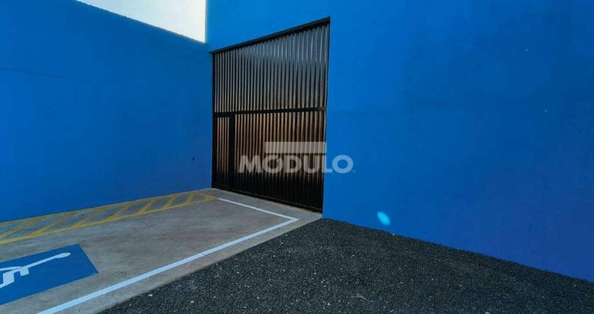 Barracão / Galpão / Depósito para alugar na Rua Leôncio Chaves, --, Daniel Fonseca, Uberlândia