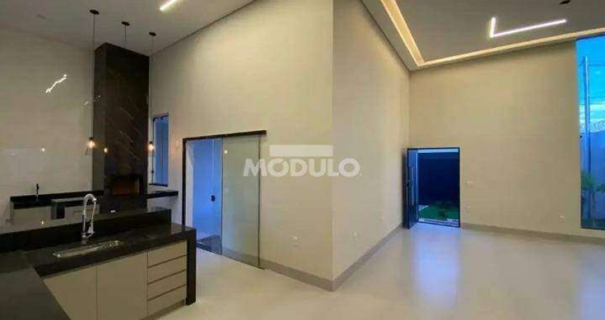 Casa com 3 quartos para alugar na Avenida Yuri Resende Miranda, --, Novo Mundo, Uberlândia