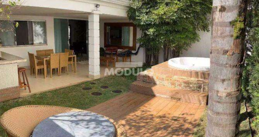 CASA DE CONDOMÍNIO à venda, 3 quartos, 3 suítes, 2 vagas, JARDIM KARAIBA - Uberlândia/MG