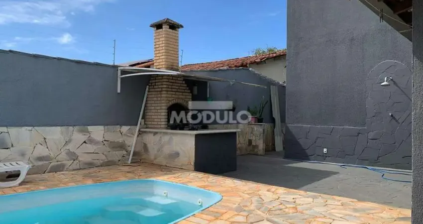 CASA RESIDENCIAL à venda, 3 quartos, 1 suíte, 2 vagas, Santa Mônica - Uberlândia/MG