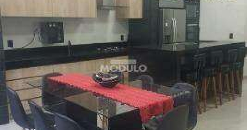 CASA RESIDENCIAL à venda, 3 quartos, 1 suíte, 2 vagas, JARDIM HOLANDA - Uberlândia/MG
