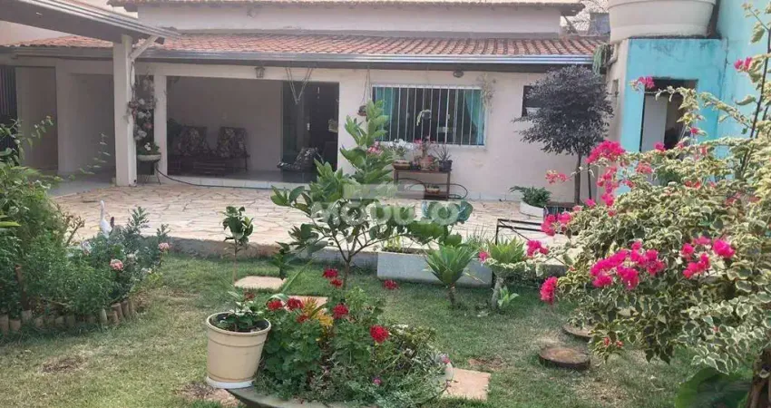 CASA RESIDENCIAL à venda, 3 quartos, 2 suítes, 2 vagas, Santa Mônica - Uberlândia/MG