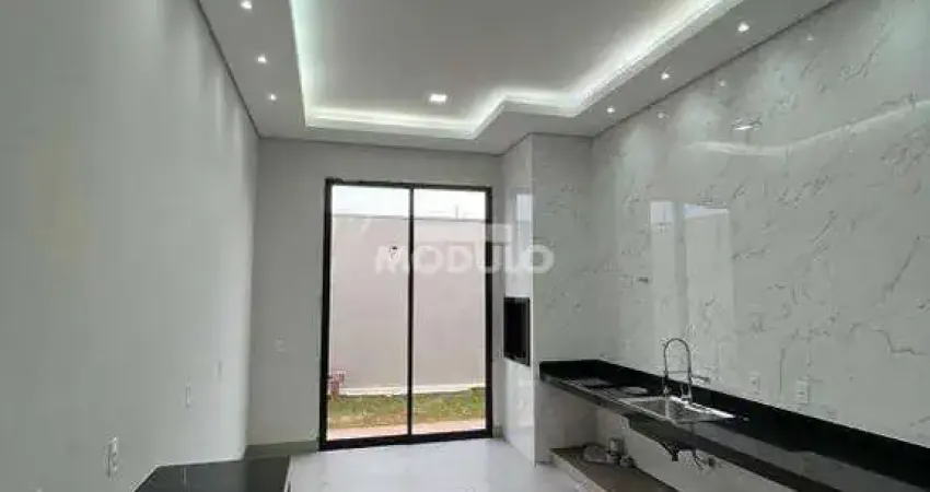 Casa à venda com 3 quartos (sendo 1 suíte com closet) no bairro Bem Viver /Uberlândia-MG