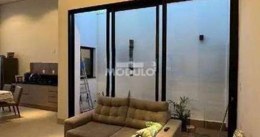 CASA RESIDENCIAL à venda, 4 quartos, 1 suíte, 2 vagas, NOVO MUNDO - Uberlândia/MG