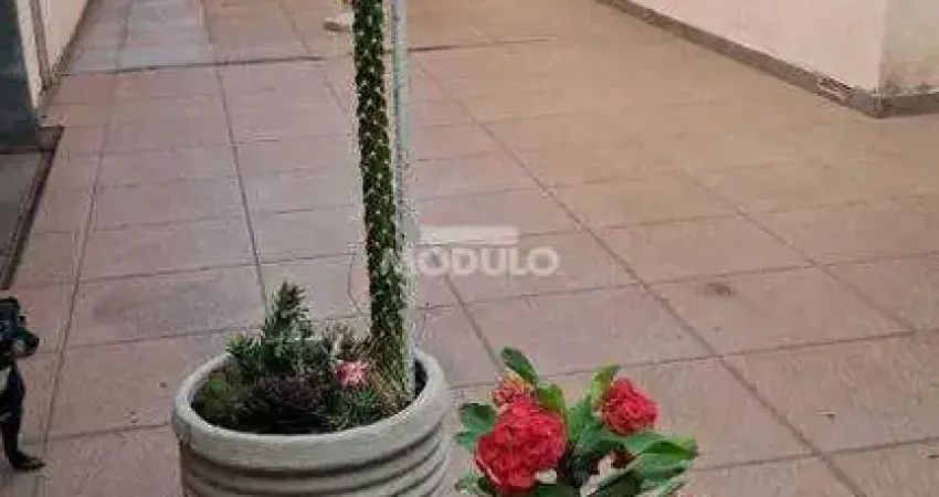 CASA RESIDENCIAL à venda, 3 quartos, 1 suíte, JARAGUA - Uberlândia/MG