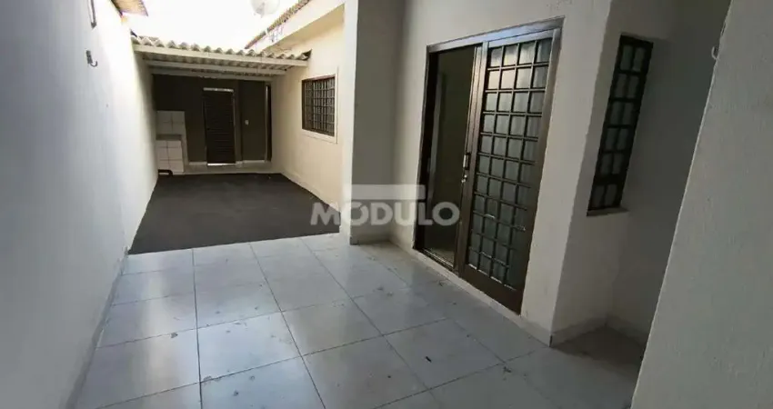 Casa com 3 quartos para alugar na Rua Atenas, --, Tibery, Uberlândia