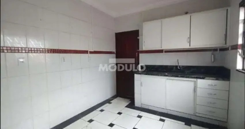Casa com 3 quartos para alugar na Avenida Hermes Fonseca Carneiro, --, Maracanã, Uberlândia