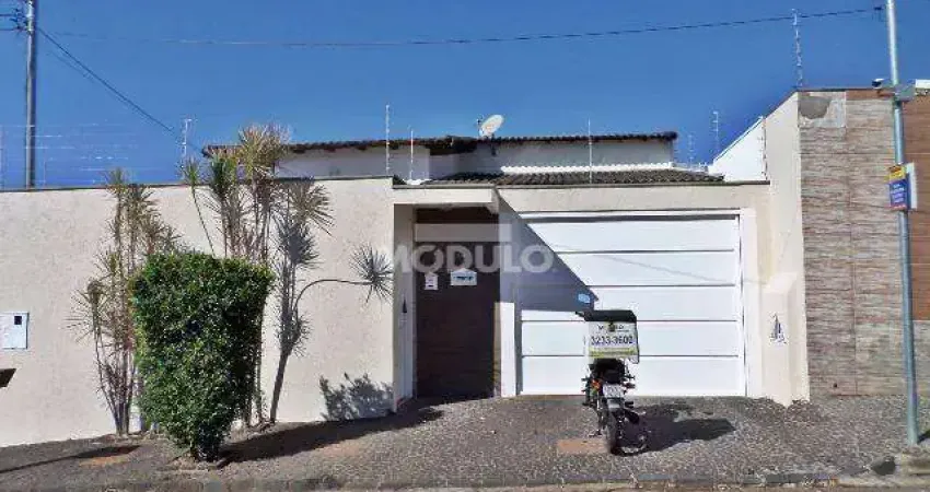 Casa residencial para locação, bairro Granada com 3 quartos