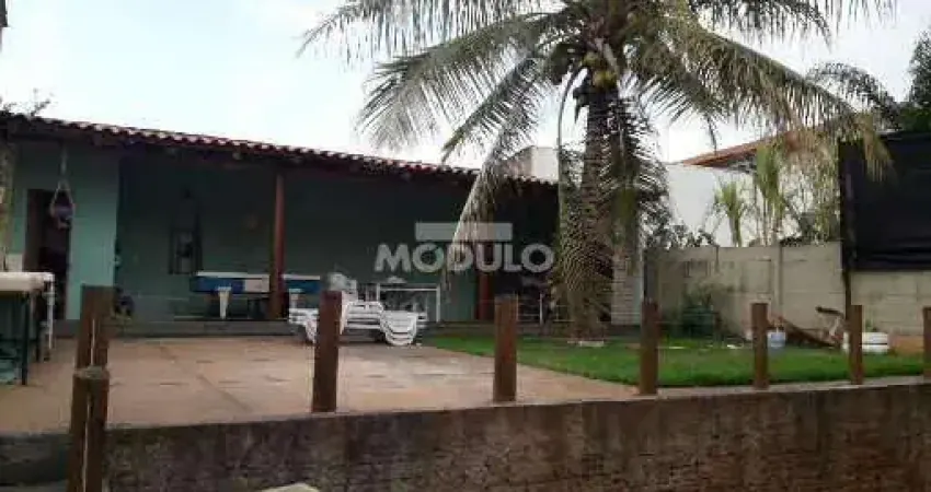 CASA RESIDENCIAL à venda, 3 quartos, 5 vagas, JARAGUA - Uberlândia/MG