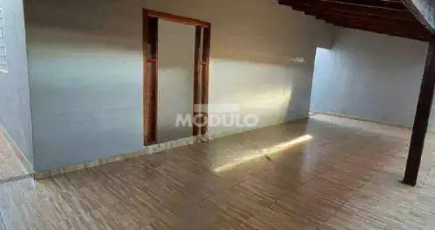 Casa com 2 quartos para alugar na Rua Monza, --, Jardim Europa, Uberlândia
