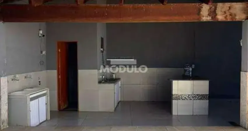 CASA RESIDENCIAL à venda, 2 quartos, 1 suíte, 3 vagas, Jardim Europa - Uberlândia/MG