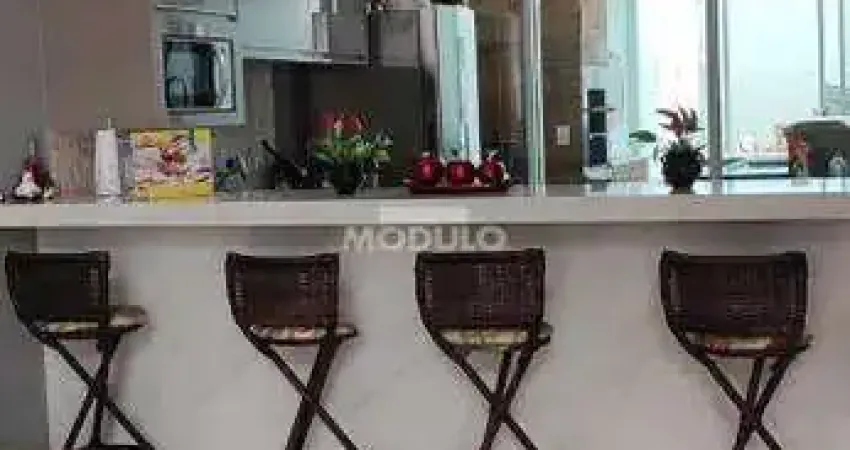 Casa residencial à venda, 3 quartos, 1 suíte, 2 vagas, minas gerais - uberlândia/mg