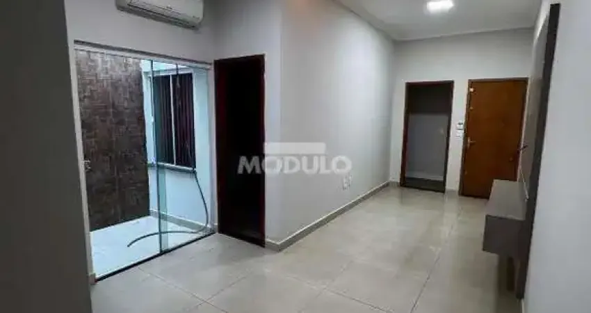 CASA RESIDENCIAL à venda, 3 quartos, 1 suíte, 2 vagas, Jardim Brasília - Uberlândia/MG