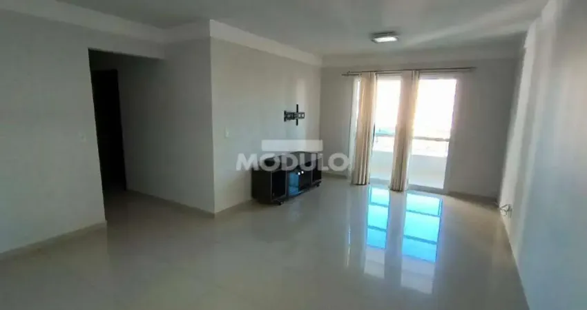 Apartamento com 3 quartos para alugar na Rua José Rodrigues de Queiroz, --, Saraiva, Uberlândia