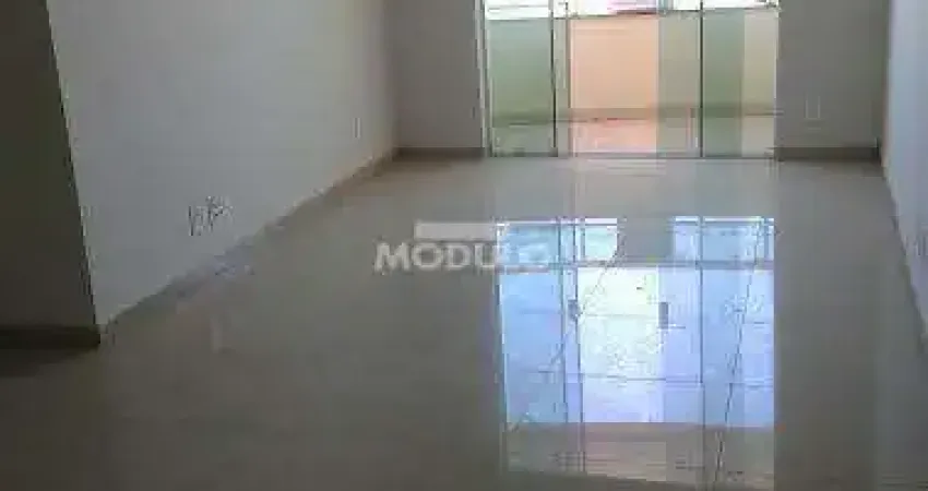 Apartamento com 3 quartos para alugar na Rua Paraná, --, Brasil, Uberlândia