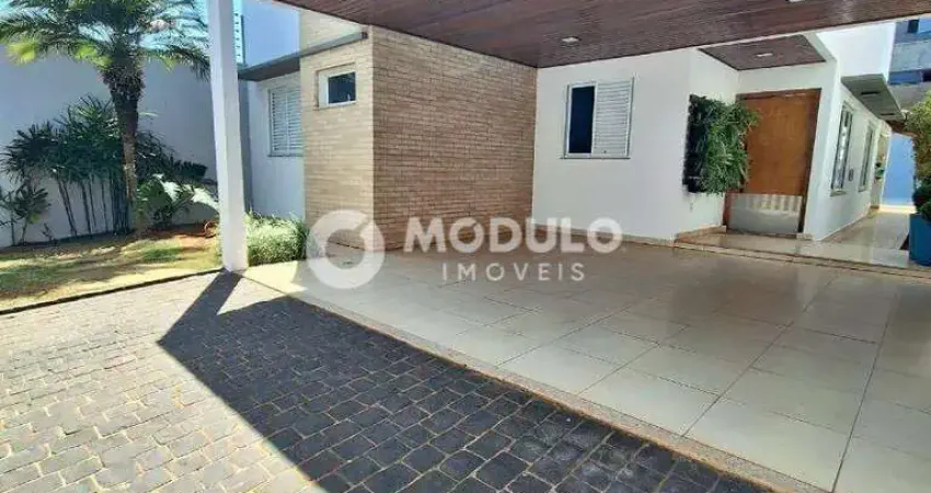 Casa com 3 quartos para alugar na Rua Antônio Zeferino de Paula, --, Conjunto Segismundo Pereira, Uberlândia