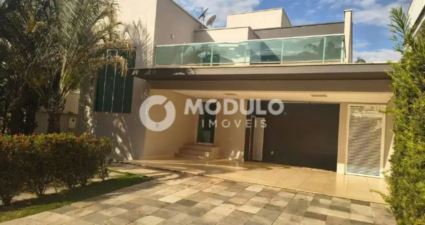 Casa em condomínio fechado disponivel para locação no bairro nova uberlândia.