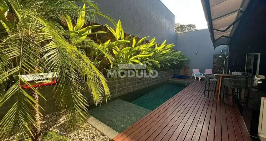 Casa com 3 quartos para alugar na Rua Arassy, --, Jardim Karaíba, Uberlândia