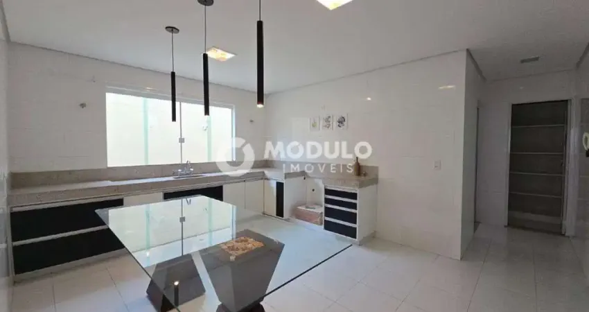 Casa em condomínio disponivel para locação no bairro jardins barcelona.