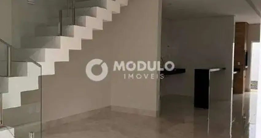 Sobrado à venda, 3 quartos, 1 suíte, 3 vagas, praça alto umuarama - uberlândia/mg