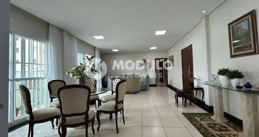 Prédio à venda na Rua Arlindo Souza Monteiro, --, Santa Mônica, Uberlândia