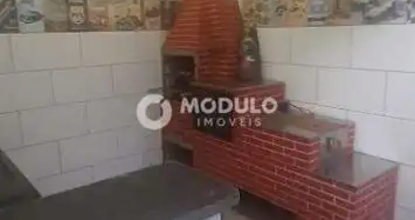 Casa residencial à venda, 3 quartos, 1 suíte, 9 vagas, pacaembu - uberlândia/mg