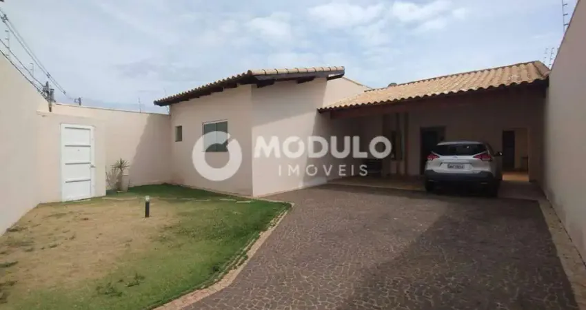 Casa com 4 quartos para alugar na Rua Anisio Antônio de Carvalho, --, Alto Umuarama, Uberlândia