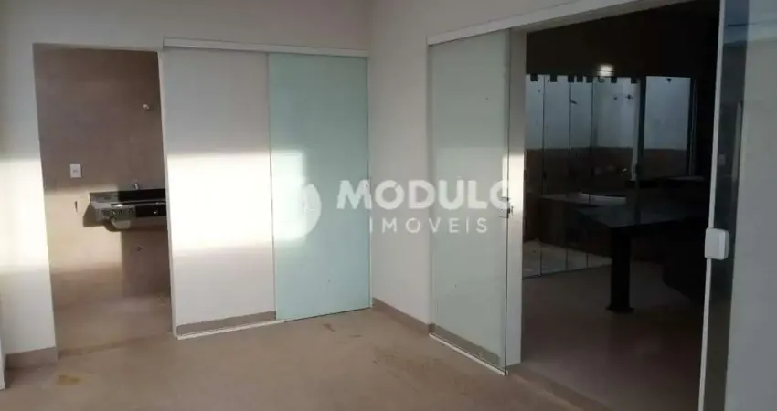 Casa residencial disponível para locação no bairro novo mundo.