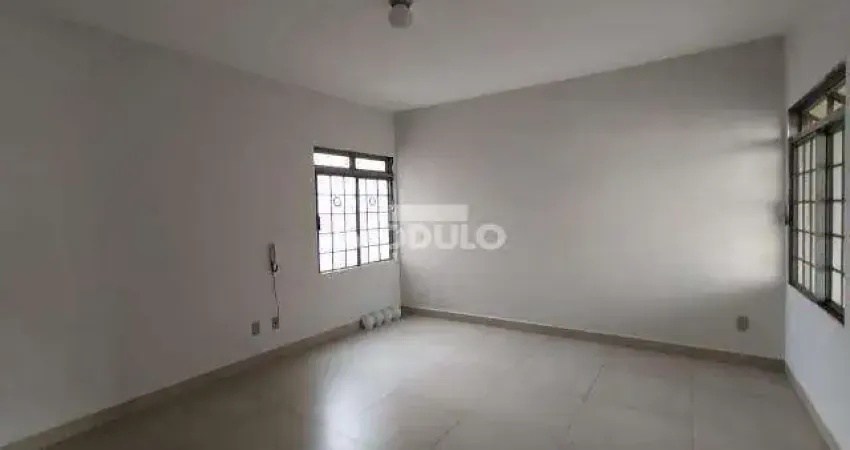 Casa com 3 quartos para alugar na Rua Professor João Luiz, --, Santa Mônica, Uberlândia