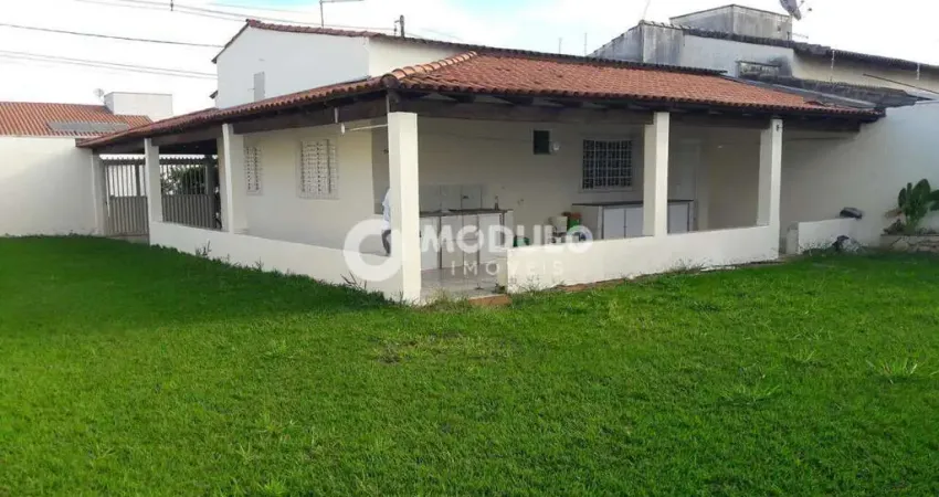 Casa residencial à venda, 3 quartos, 2 vagas, santa mônica - uberlândia/mg