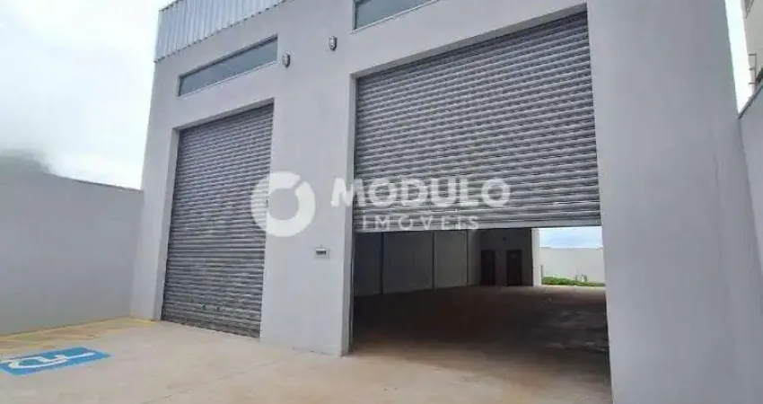 Galpão comercial disponível para locação no bairro brasil.