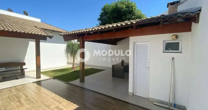 Casa residencial disponivel para locação no bairro novo mundo.