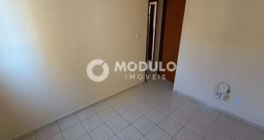 Apartamento com 3 quartos para alugar na Rua Senador Salgado Filho, --, Tabajaras, Uberlândia