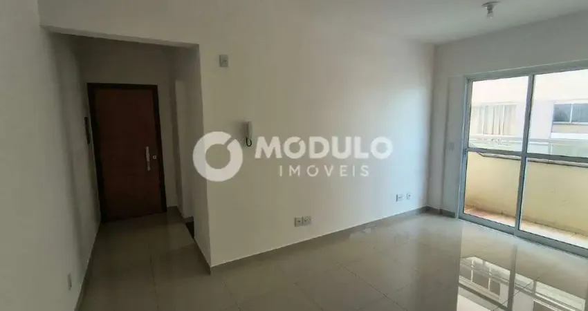Apartamento disponível para locação no bairro santa mônica.