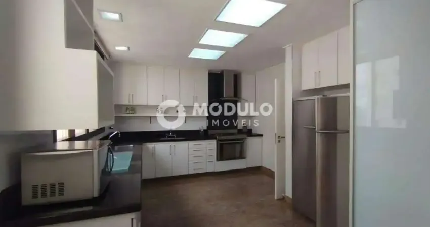 Apartamento com 5 quartos para alugar na Avenida Princesa Izabel, --, Fundinho, Uberlândia