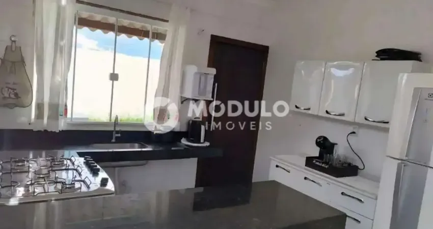 Casa residencial disponível para locação no bairro jardim ipanema.