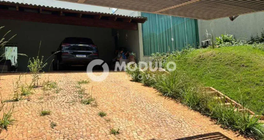 Casa residencial à venda, 3 quartos, 2 suítes, 3 vagas, cidade jardim - uberlândia/mg